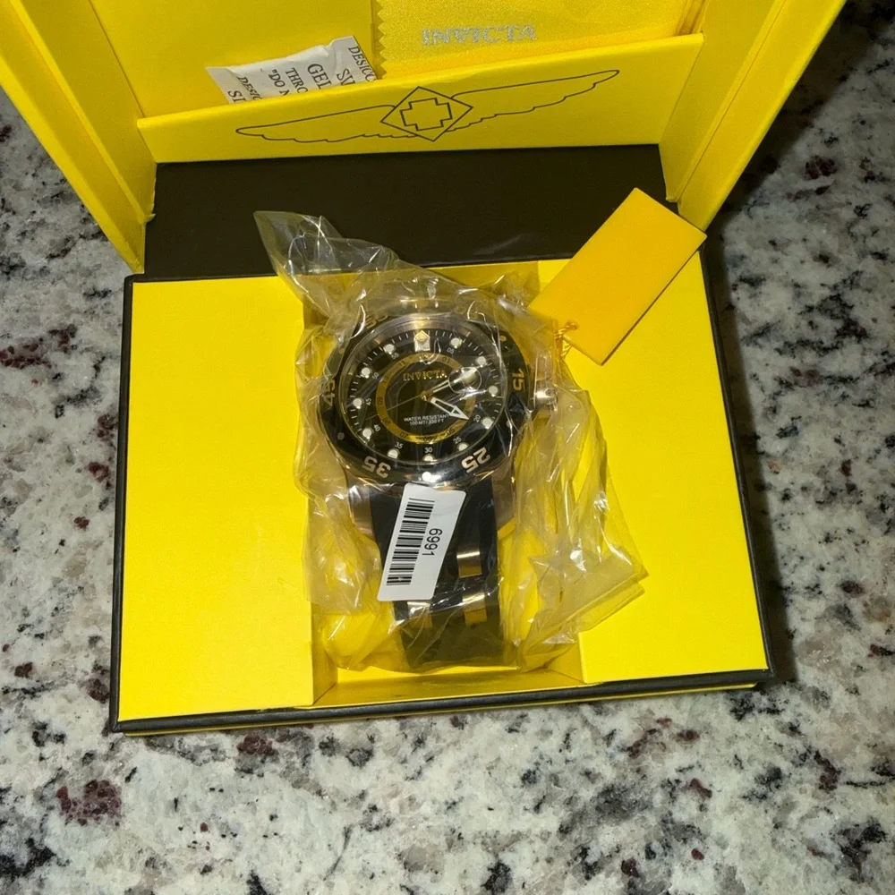 NEW in box Invicta.